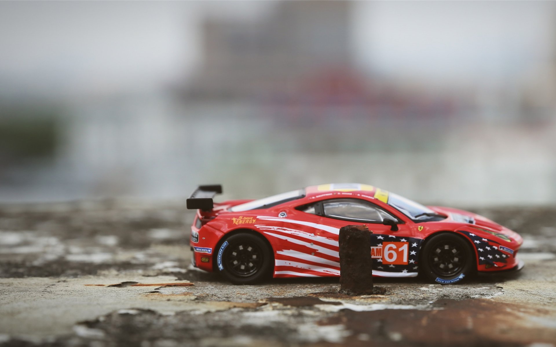 迪亚斯的关键之夜，F1街道赛上的不手软之战