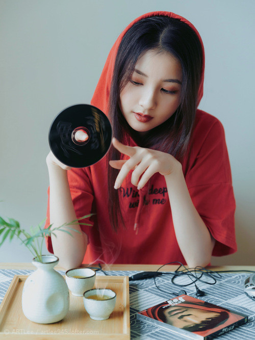 双重压制，苏亚雷斯高光破局，比利亚雷亚尔全面压制沙特劲旅