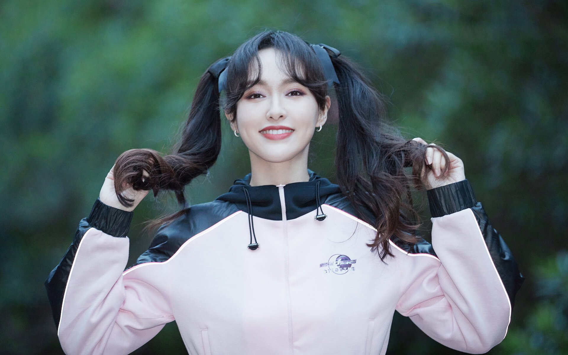 逆流而上，英雄主义与团队韧性的双重奏